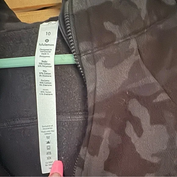 Lululemon Black Camo Zip-Up Hoodie Sz 10 - Picture 4 of 5